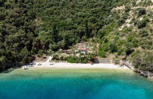 Mikros Gialos Villa | Sea Whisper Beachfront villa reached only by boat