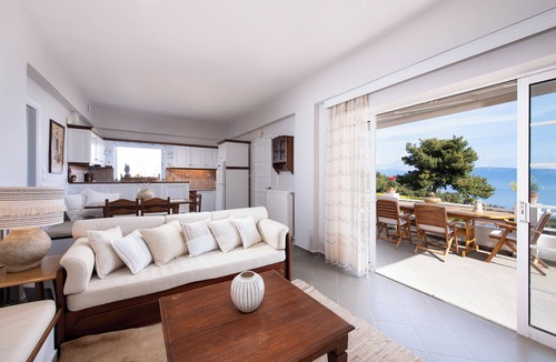 Oropos Apartment | SeaBreeze Villa by ΜΡS