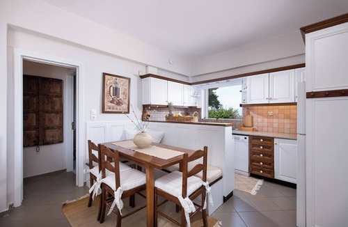 Oropos Apartment | SeaBreeze Villa by ΜΡS