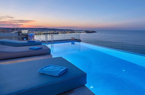 Hersonissos Centre Apartment | Seafront Apt, beachfront, quiet & central with infinity pool