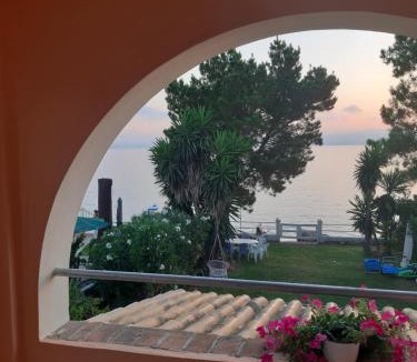 Kavos Villa | Seafront Cozy Villa - Corfu Homely Getaway