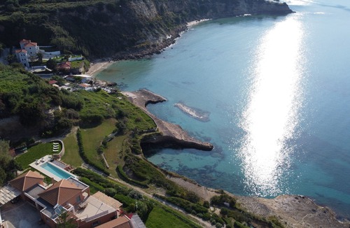 Karavados Villa | Seafront luxury 3 bedroom villa