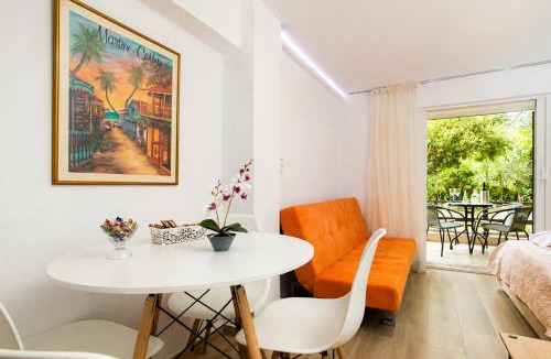 Kamena Vourla Apartment | SeaNest Studio