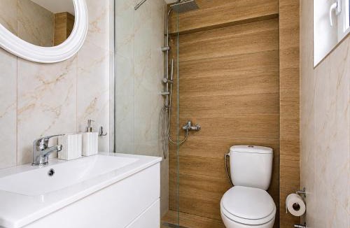 Kamena Vourla Apartment | SeaNest Studio