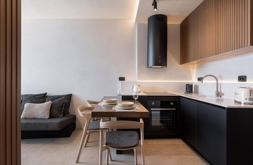Agios Nikolaos Town Apartment | Seannamon Sea View Suite 2 steps from the beach