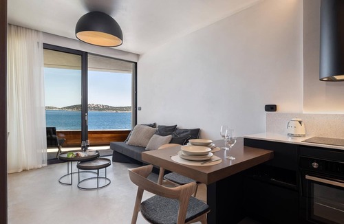 Agios Nikolaos Town Apartment | Seannamon Sea View Suite 2 steps from the beach