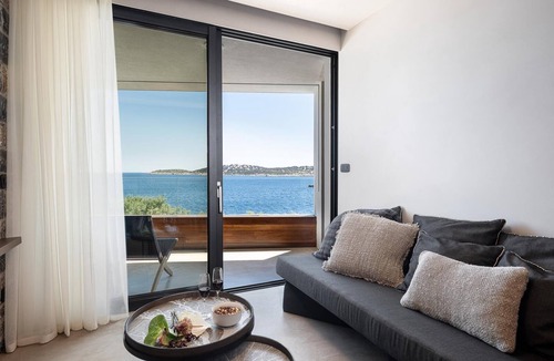 Agios Nikolaos Town Apartment | Seannamon Sea View Suite 2 steps from the beach