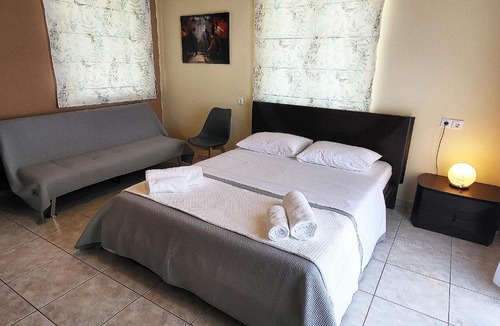 Kefalari Apartment | Seaside Appartment Bluethalassa with Garden