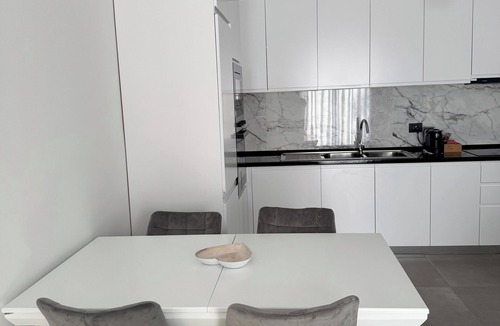 Sakës Apartment | 🌊 Seaside Bliss Awaits You! 🏡✨ Escape to your perfect beach gateway