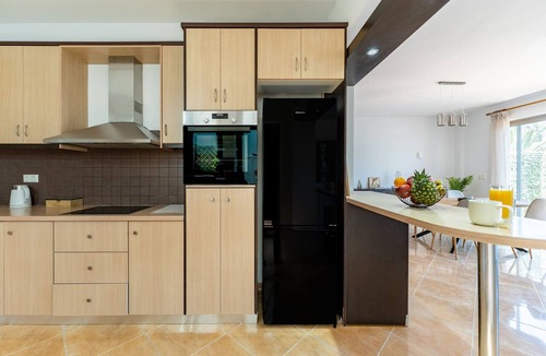 Kato Galatas House | Seaside House