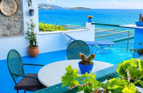 Ammoudara Apartment | Seaside Ntounas Apartments - Quaint and Homely