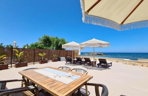 Kato Galatas House | Seastar seafront villa