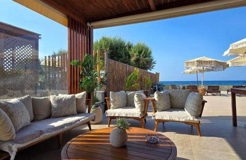 Kato Galatas House | Seastar seafront villa
