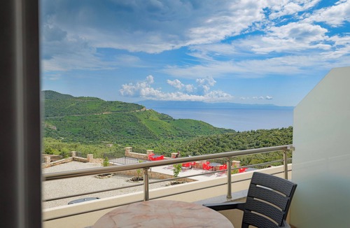 Piqeras Hotel | Seaview Bunec