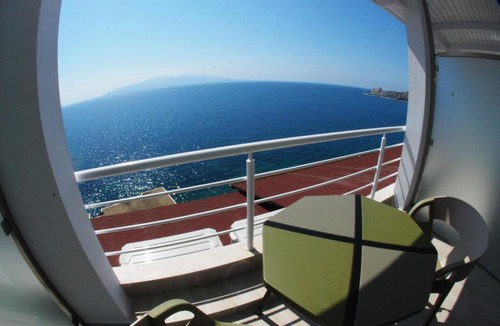Sarande Apartment | Seaview studios for couples