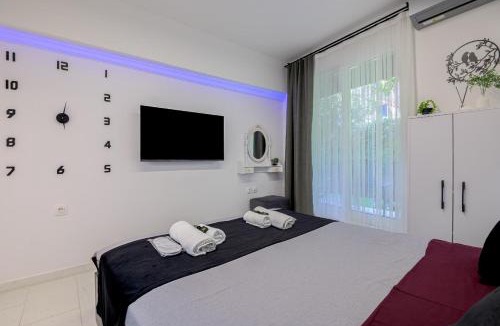 Alexandroupoli Apartment | Secret Garden Studio
