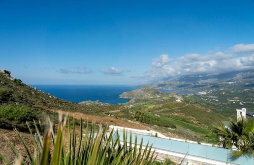 Lefkogeia Villa | Secret Oasis – One-Bedroom Villa with Infinity Pool