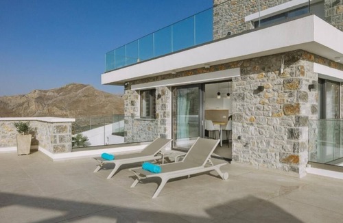 Lefkogeia Villa | Secret Oasis – One-Bedroom Villa with Infinity Pool