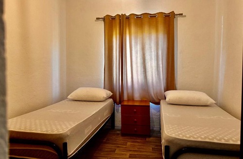 Sakës Hostel | Sekretet e Luginës Restaurant - Hostel - Camping