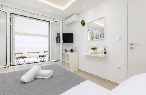 Athens Apartment | Semi-Basement Studio in Authentic Athens -by ΜΡS