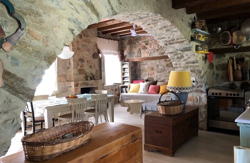 Serifos House | Serifos The Writer's Home, an off grid treat, 3min walk down to the beach Karavi