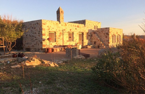 Serifos House | Serifos The Writer's Home, an off grid treat, 3min walk down to the beach Karavi