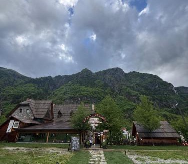 Theth House | Shpella Guesthouse Theth
