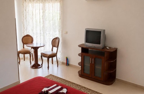 Mbrostar-Urë Bed & Breakfast | Shtepia e Bardhe