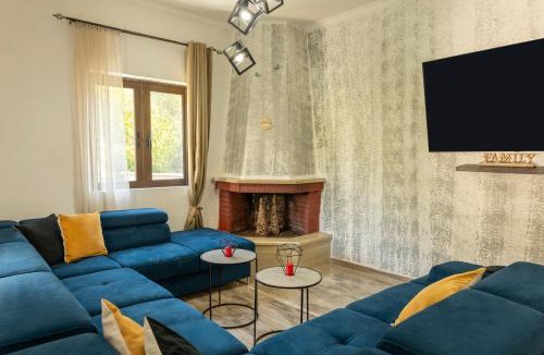 Alones Apartment | Sifis' House, Authentic Family Retreat!