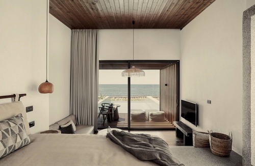 Preveza Hotel | Signature Pool Suite - Outdoor Whirlpool Bath & Sea Front by Meraviglia Slow Liv