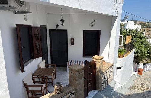 Skyros Town House | SimpleGreece Skyros Traditional Holiday Home with Balcony, Wi-Fi & Air Conditioning
