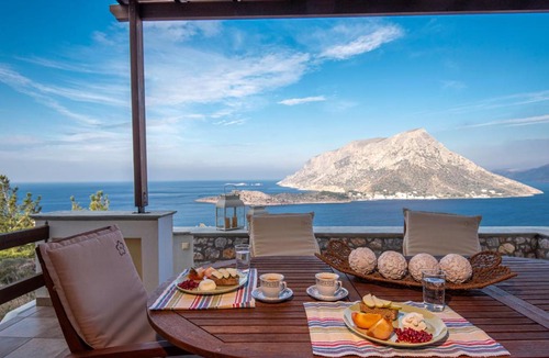 Kamari House | Sky & Sea View Retreat
