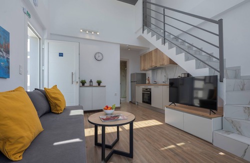 Paralia Ofryniou Apartment | SLV Irida Apartment