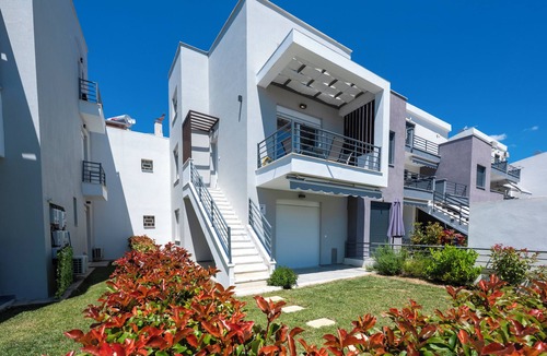 Paralia Ofryniou Apartment | SLV Irida Apartment