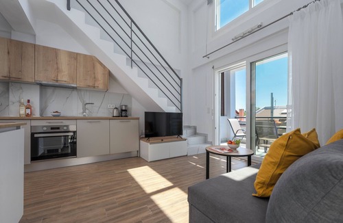 Paralia Ofryniou Apartment | SLV Irida Apartment