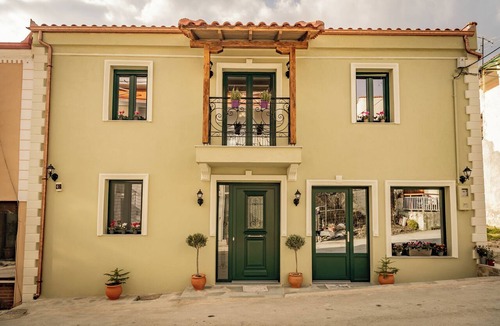 Lagkadas Apartment | Sochos - Sohos Traditional Homes - "Rakovo" -Located right next to the mountain.