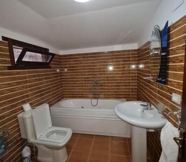 Korce Hotel | Sofra Kolonjare Agroturizem