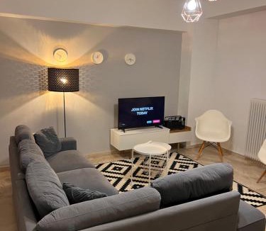 Ampelokipoi-Menemeni Apartment | Spacious 2BR Apartment with Balcony near Metro Thessaloniki