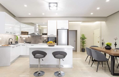 Kinosargous Apartment | Spacious 3-BDR Family APT near Acropolis, Netflix!