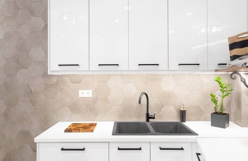 Kinosargous Apartment | Spacious 3-BDR Family APT near Acropolis, Netflix!