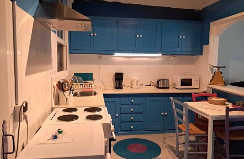 Glyfada Apartment | Spacious 3-bedroom apartment with AC, WiFi in charming Glifada