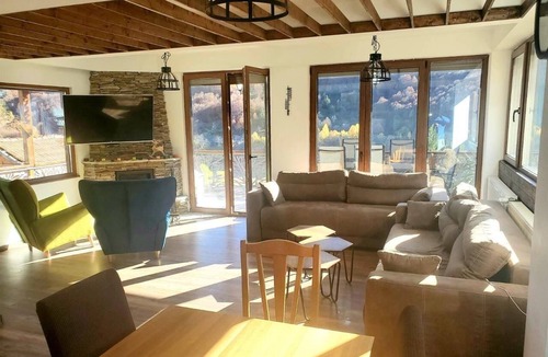 Restelicë Villa | Spacious 4-bedroom villa in marvelous Mavrovo with AC