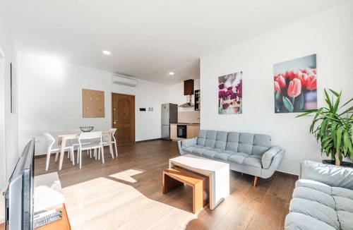 Qerek Apartment | Spacious apartment by the beach - Tulipani by PikHost