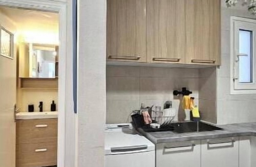 Khalandrion Apartment | Spacious Apartment 2 Minutes from the Hospitals
