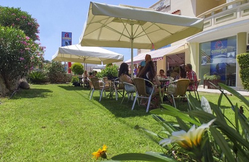 Almyrida Apartment | Spacious apartment a step away from the beach in Almyrida