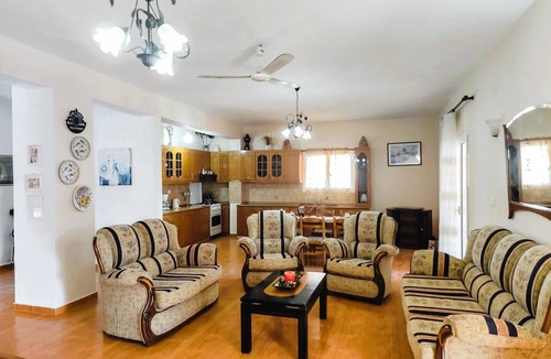 Ksamil Apartment | Spacious family-friendly three-bedroom apartment