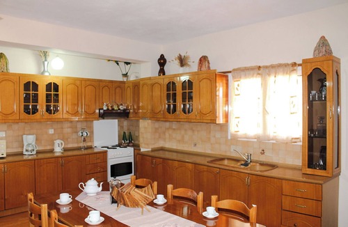 Ksamil Apartment | Spacious family-friendly three-bedroom apartment