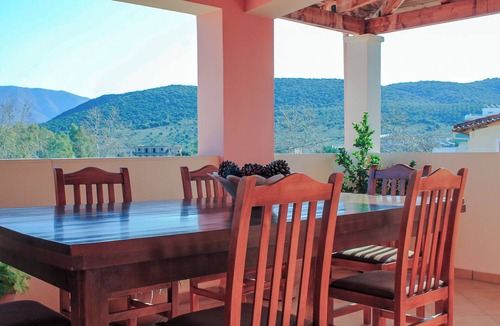 Ksamil Apartment | Spacious family-friendly three-bedroom apartment