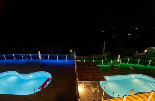 Kavallos House | Spacious Getaway by Lake Kournas★ 2 Private Pool!