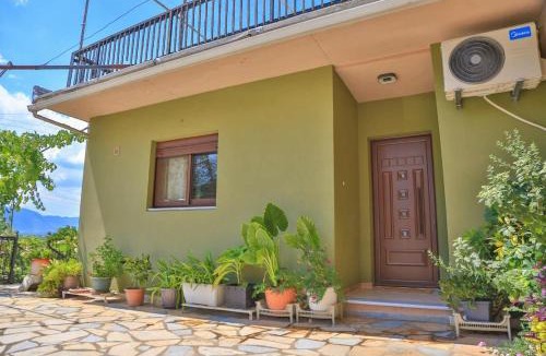 Pogoni Apartment | Spacious Modern Home in Kalpaki